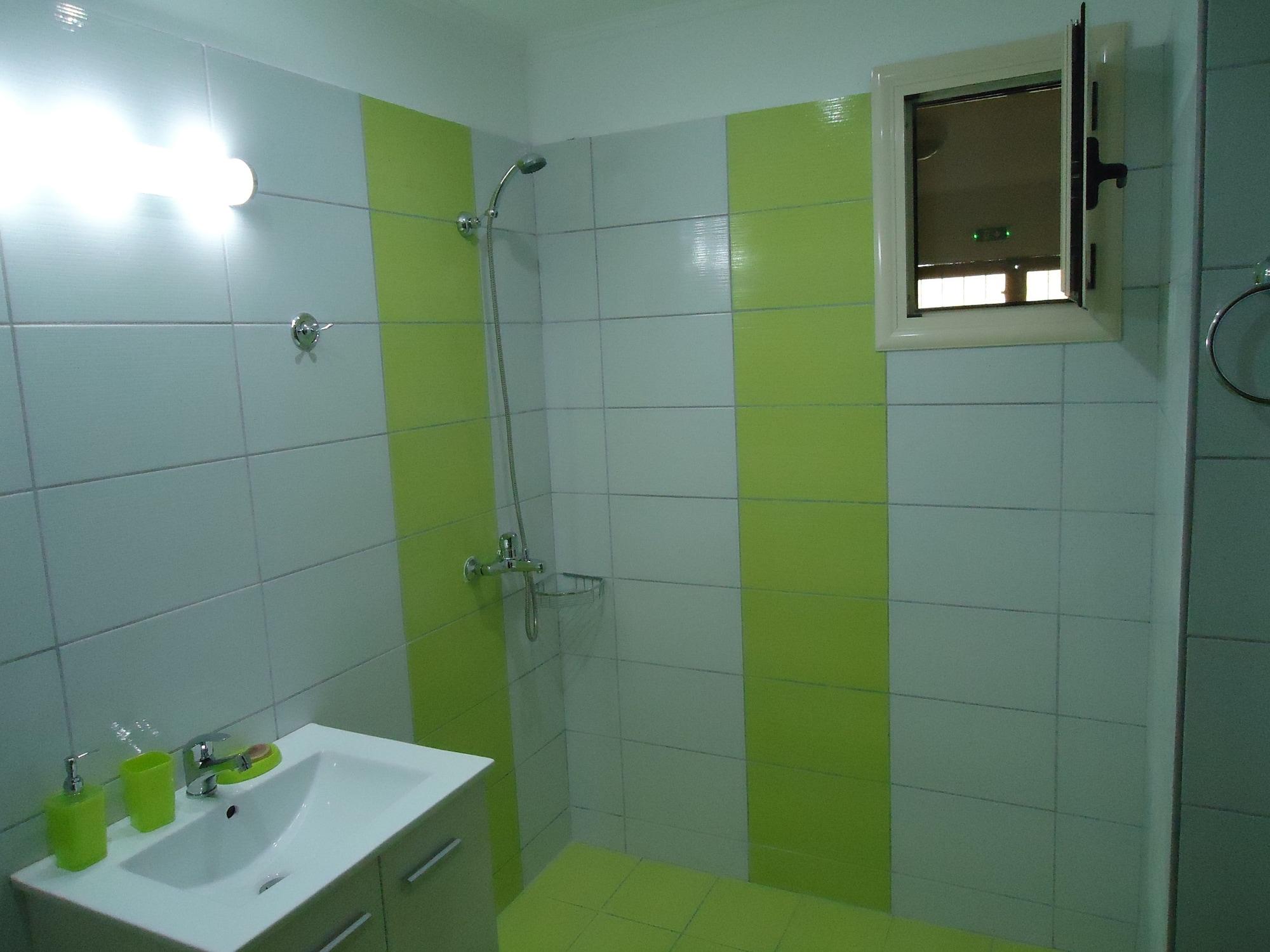 Crystal Blue Hotel, 3* Μπαρμπάτι
