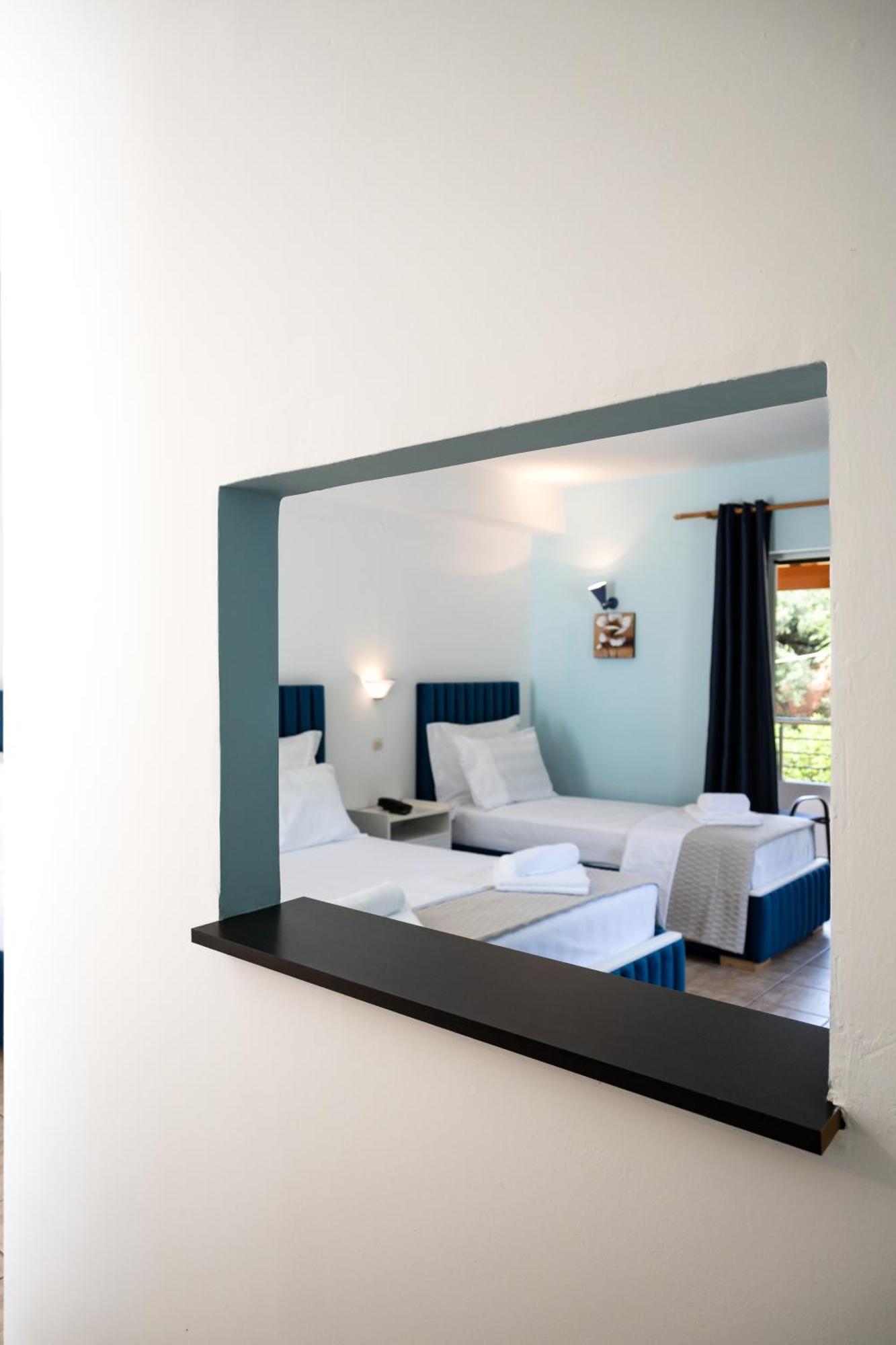 Crystal Blue Hotel, 3* Μπαρμπάτι