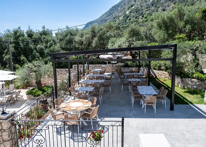 Crystal Blue Hotel, Barbati