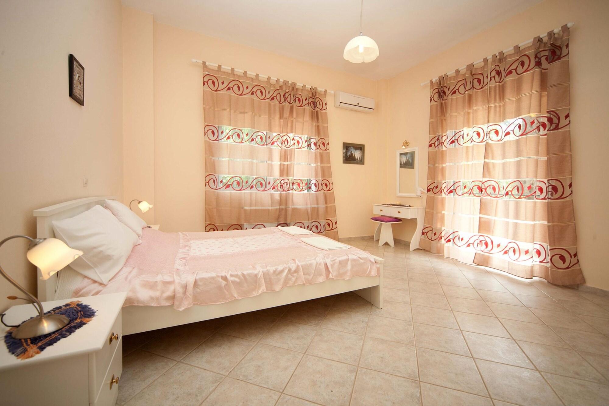 Crystal Blue Hotel, Hotel apartamentowy