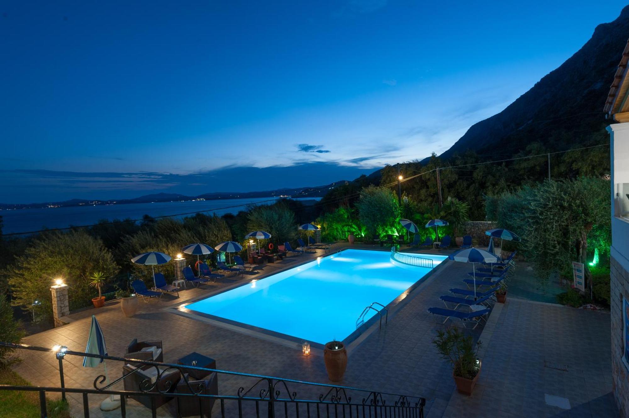 Crystal Blue Hotel, Hotel apartamentowy