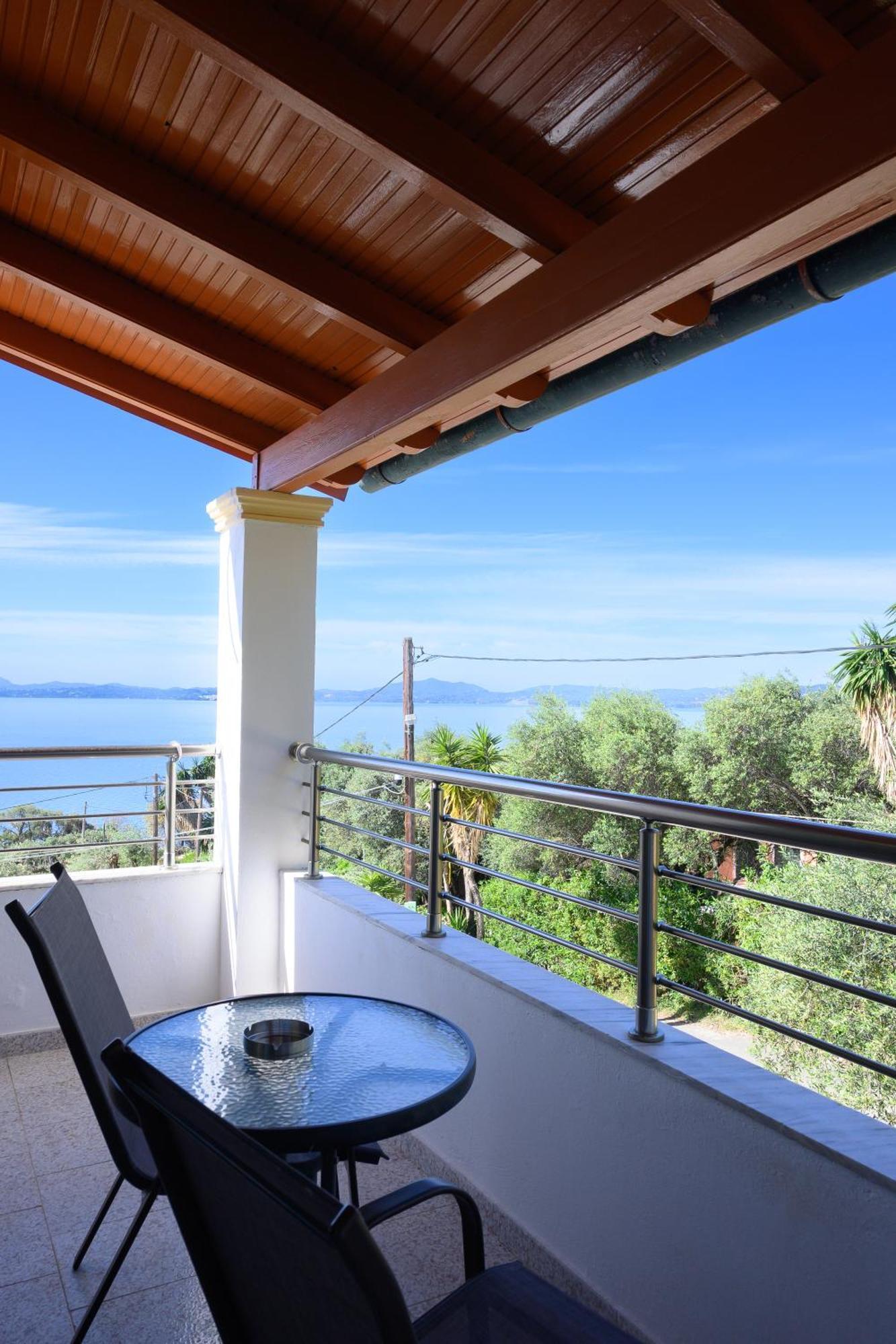 Crystal Blue Hotel, Hotel apartamentowy