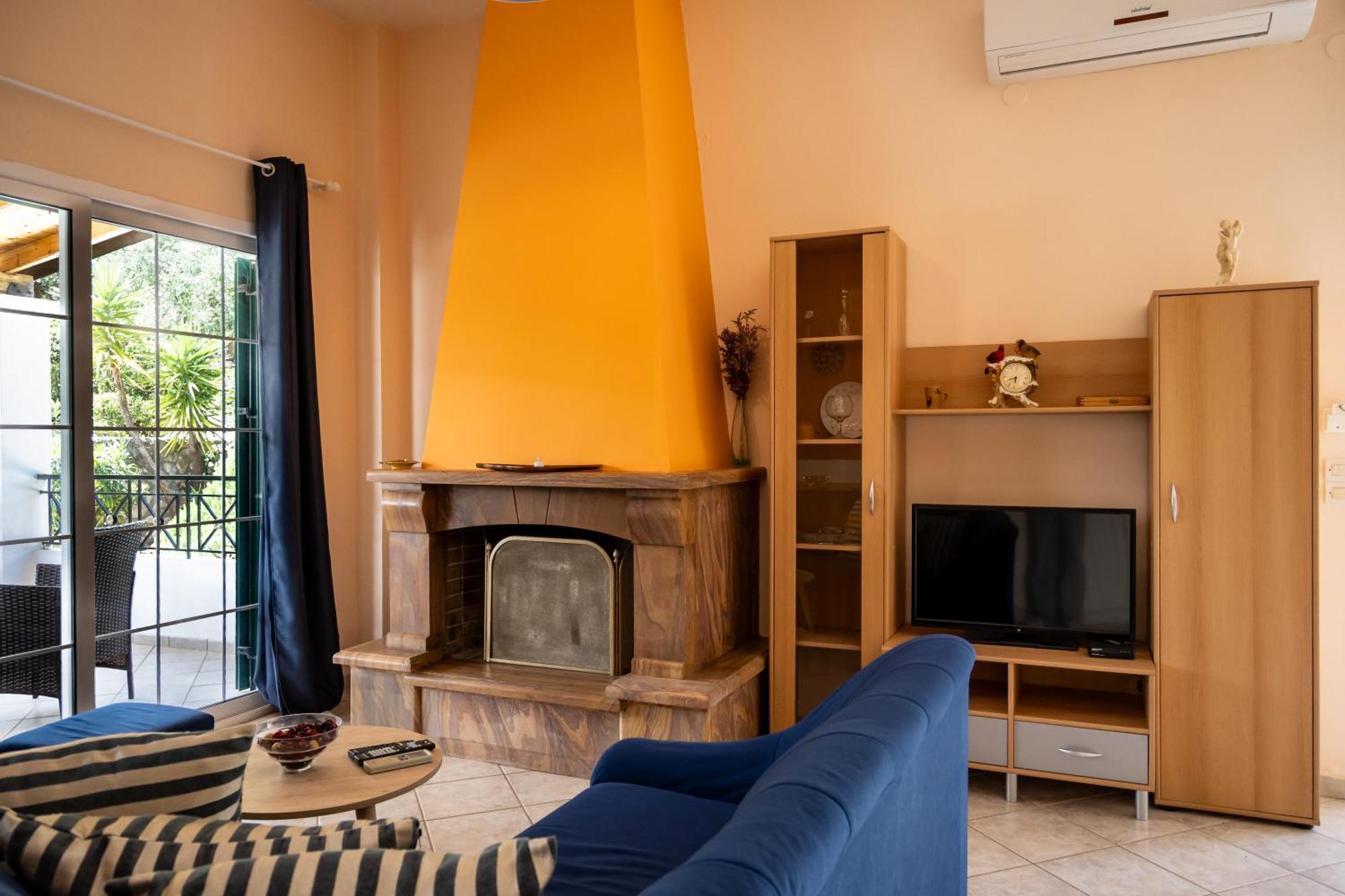 Crystal Blue Hotel, Barbati